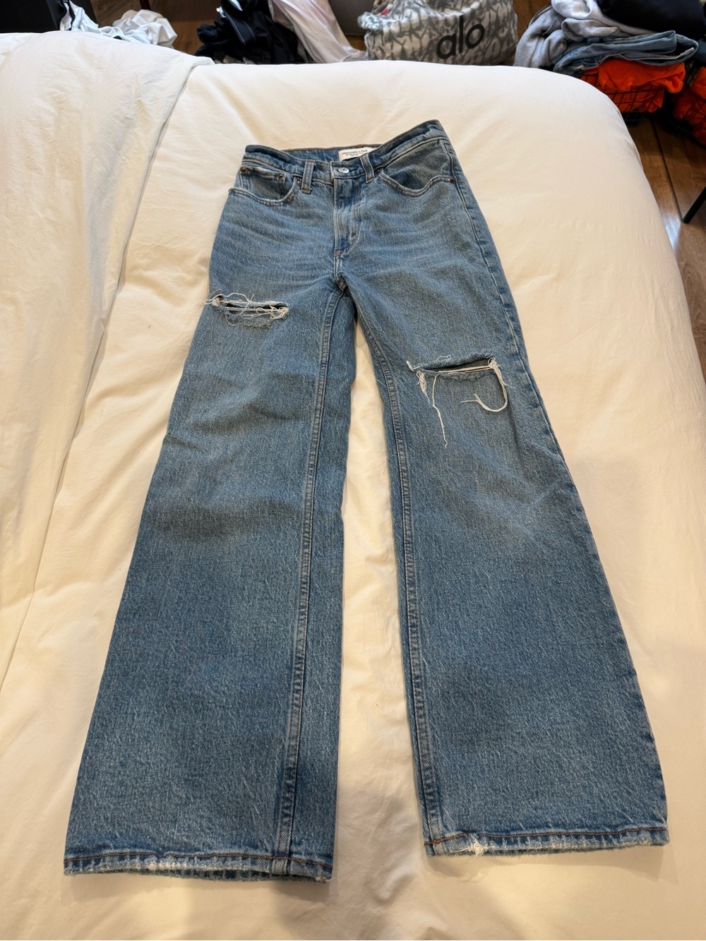 Abercrombie & Fitch 90s Relaxed Jean High Rise, size 23 extra short